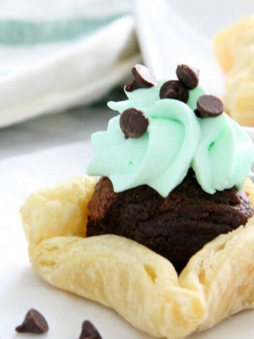 Mint Chocolate Brownie Cups on white background